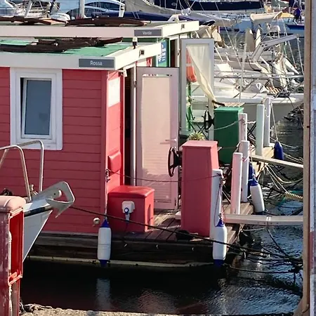 Botel House Boat R Al Poetto 2 Pax Piu' 1