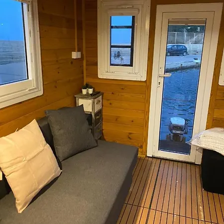 House Boat R Al Poetto 2 Pax Piu' 1 Botel