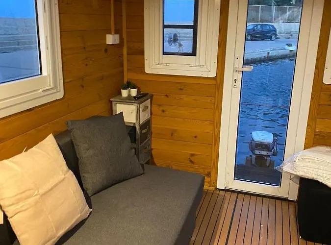 House Boat R Al Poetto 2 Pax Piu' 1 Hotel na wodzie
